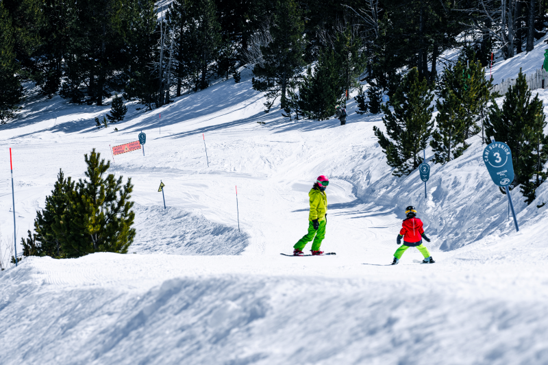 La millor Setmana Santa a Grandvalira Resorts: Neu, sol i diversió infinita